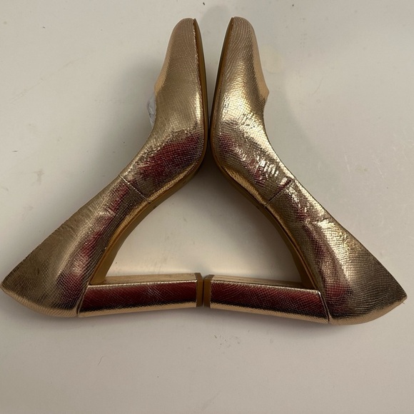 Vince Camuto VC-DESIMMY Pump in Metallic Gold Size 10M - Picture 3 of 10